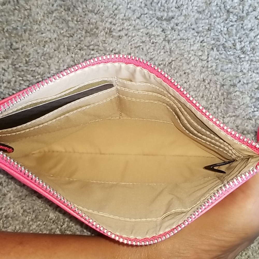NWT-GUESS RODNEY PASSION BACKPACK/WRISTLET - Picture 8 of 11